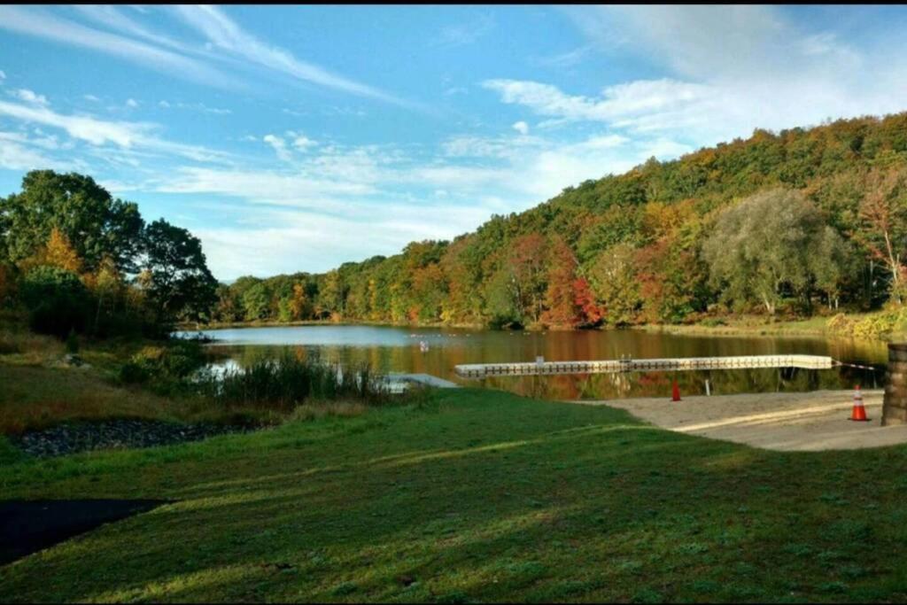 *Amenity-Filled Waterfront Oasis @Saw Creek Estates Near Waterfalls And Hiking* East Stroudsburg Εξωτερικό φωτογραφία