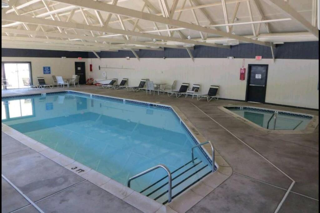 *Amenity-Filled Waterfront Oasis @Saw Creek Estates Near Waterfalls And Hiking* East Stroudsburg Εξωτερικό φωτογραφία