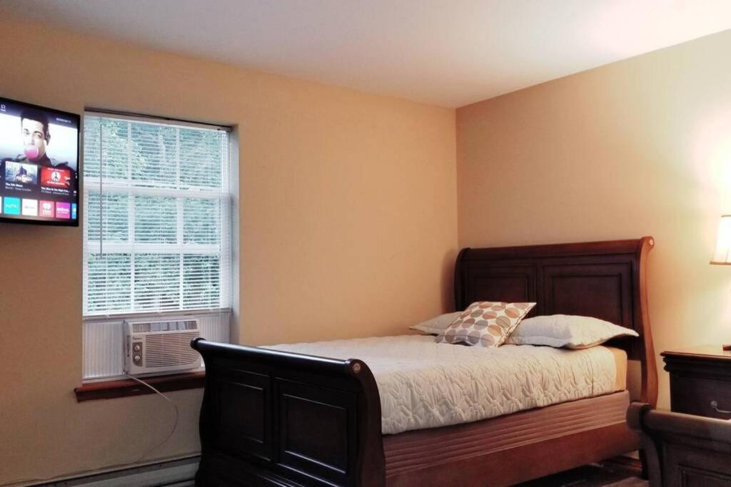 *Amenity-Filled Waterfront Oasis @Saw Creek Estates Near Waterfalls And Hiking* East Stroudsburg Εξωτερικό φωτογραφία