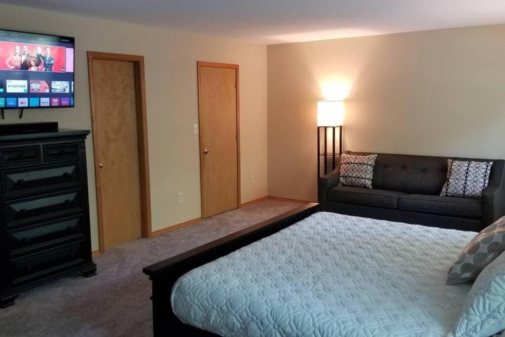 *Amenity-Filled Waterfront Oasis @Saw Creek Estates Near Waterfalls And Hiking* East Stroudsburg Εξωτερικό φωτογραφία